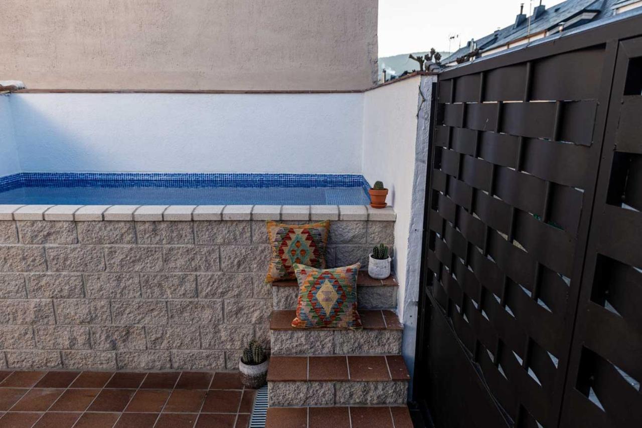 Valsain Lodge con piscina y patio privado PISCINA ABIERTA La Pradera de Navalhorno Exterior foto