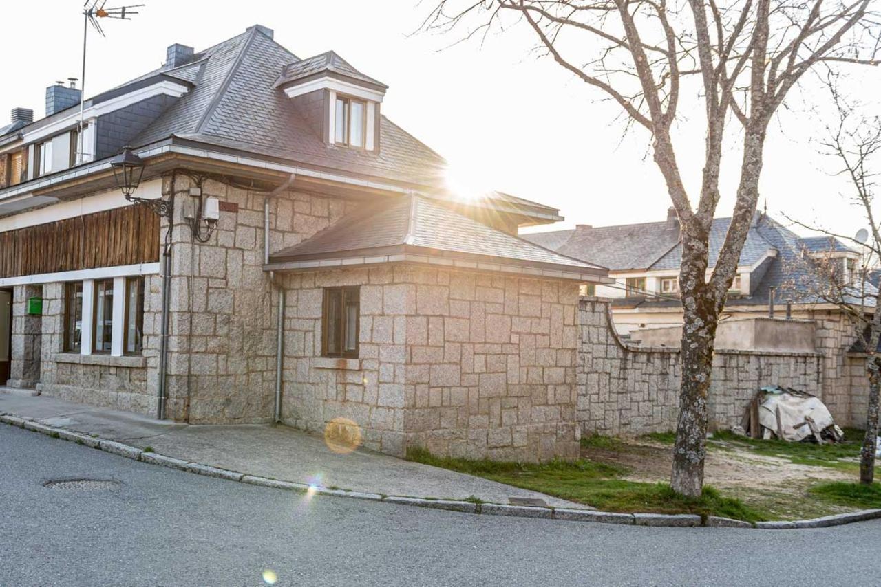 Valsain Lodge con piscina y patio privado PISCINA ABIERTA La Pradera de Navalhorno Exterior foto